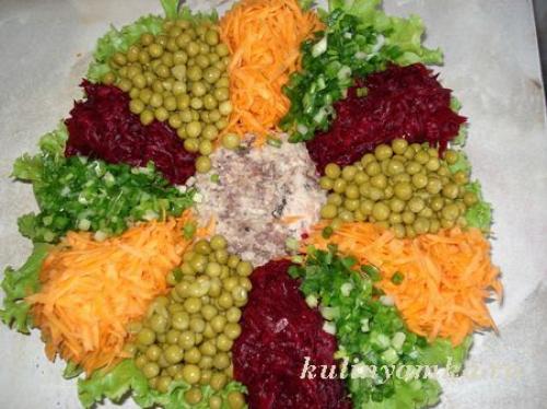 Салат РАДУГА с рыбной консервой. Салат радуга