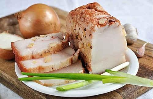 Варить сало в луковой шелухе в пакете. Вареное сало — 8 самых вкусных рецептов