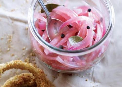 Как замариновать лук для салата вкусно. Как мариновать лук для салата быстро и вкусно?