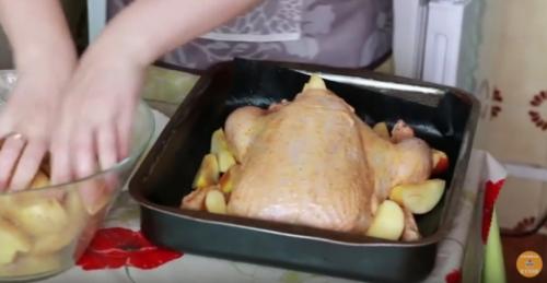 Курица в духовке с лимоном и яблоками. Курица Запеченная с Яблоками - Ну, оОчень вкусная