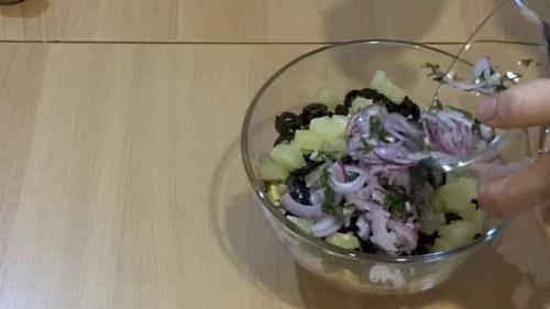 Рецепт салат Клеопатра с курицей и крабовыми палочками. Салат Клеопатра с крабовыми палочками