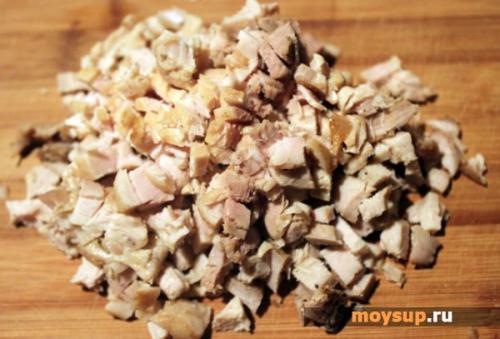 Салат с курицей и черносливом и грецкими орехами сыром огурцом. Салат "Нежность" с курицей и черносливом