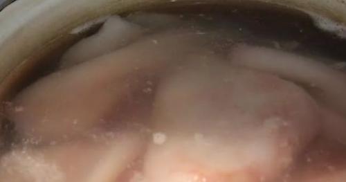 Салат тритон с кальмарами, крабовыми палочками и ветчиной