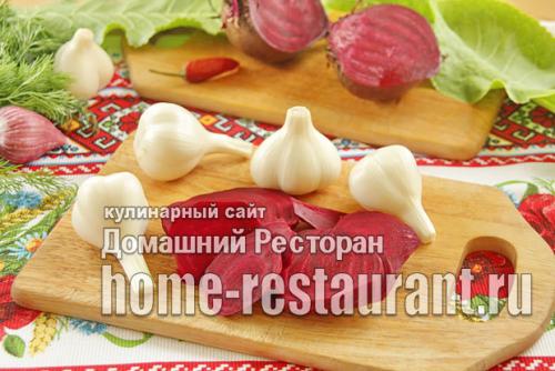 Маринованный чеснок целыми головками со свеклой рецепт на зиму. Маринованный чеснок со свеклой целыми головками
