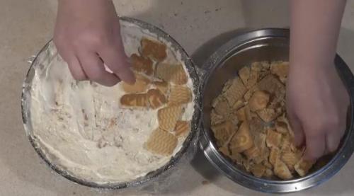 Ленивый торт из печенья со сметаной. Торт без выпечки из печенья, сметаны и бананов за 15 минут