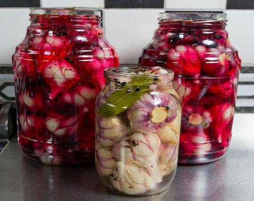 Маринованный чеснок со свеклой рецепт, как на рынке. Маринованный розовый чеснок со свеклой