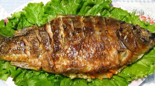 Карп в духовке со сметаной. Карп запеченный в сметане в духовке рецепт