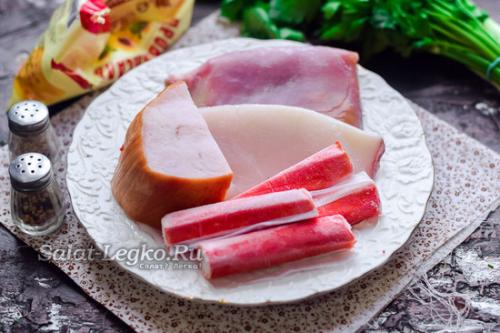 Салат тритон с кальмарами и ветчиной и крабовыми палочками и. Салат "Тритон" с кальмарами