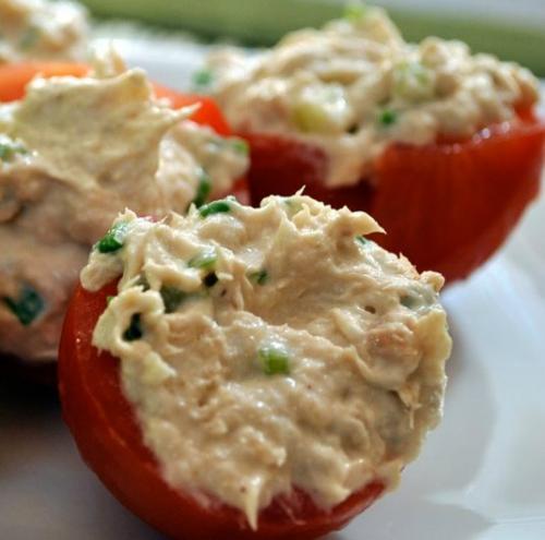 Как приготовить сырный салат с яйцом и чесноком. Сырный салат с яйцом и чесноком: рецепт приготовления и украшение