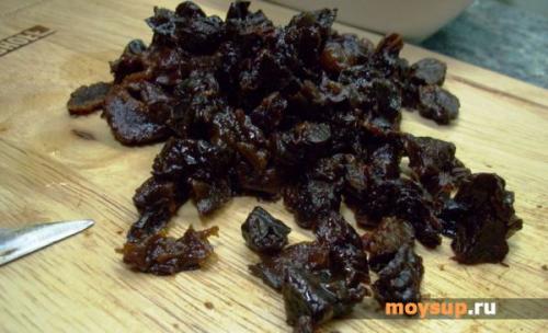 Салат с курицей и черносливом и грецкими орехами сыром огурцом. Салат "Нежность" с курицей и черносливом