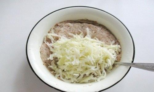 Ленивые голубцы в сметане на сковороде. Ленивые голубцы в белом соусе