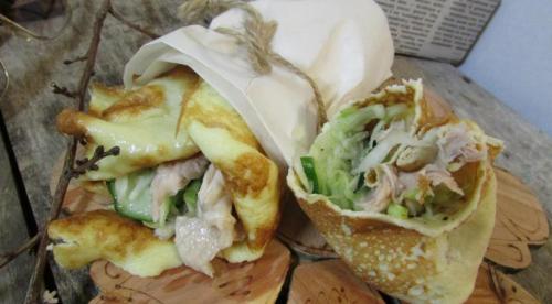 Яичные блинчики для роллов. Роллы из яичных блинчиков с курицей и салатом