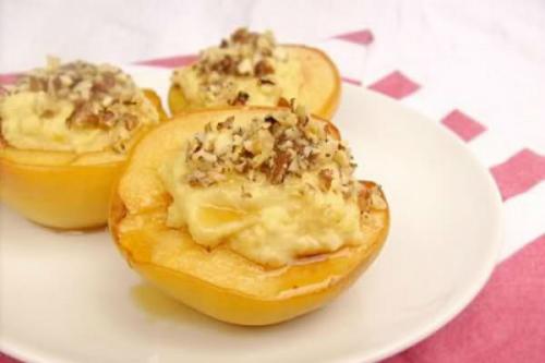 Айва тушеная с сахаром. Легкие десерты из необычного фрукта: готовим из айвы