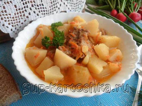 Как потушить курицу с картошкой в кастрюле. Тушеная картошка с курицей в кастрюле