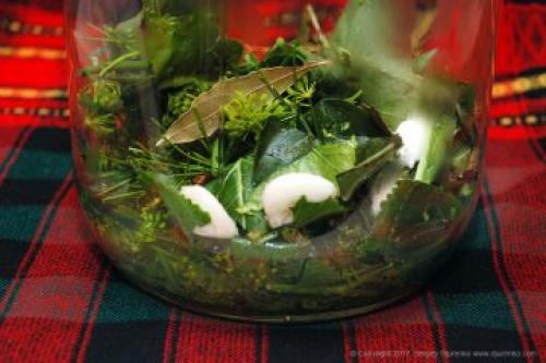 Квашеные помидоры на зиму в банках. Ингредиенты (2 3-х литровые банки)