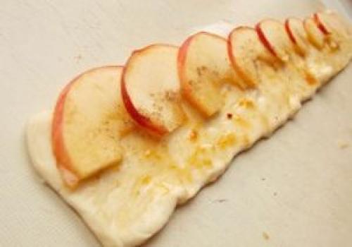 Розочки из слоеного теста с яблоками рецепт. Розочки из слоеного теста с яблоками — шикарная выпечка к чаю!