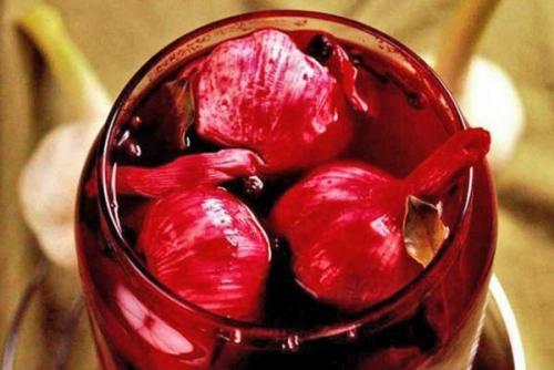 Маринованный чеснок рецепт, как на рынке со свеклой. Маринованный розовый чеснок со свеклой