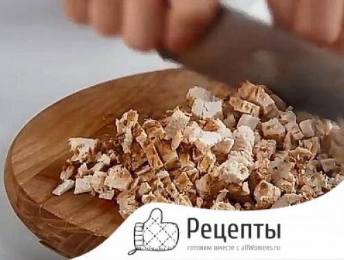 Салат с куриной грудкой и грибами слоями. Слоёный салат с курицей и грибами «Шик»