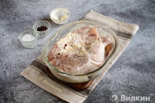 Курица в духовке кусочками в майонезе. Курица в майонезе в духовке