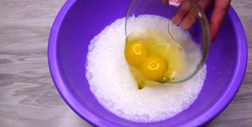 Рецепт ажурных блинов на кефире с кипятком тонкие. Тонкие блины с дырочками на кефире с кипятком