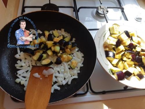 Грибы с баклажанами жареные со сметаной. Жаренные баклажаны в сметане как грибы, с луком и чесноком. Рецепт с пошаговыми фото