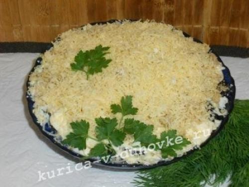 Салат с черносливом и грецкими орехами и ананасом. Салат с курицей, черносливом и ананасом