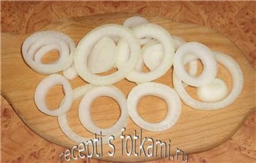 Как тушить курицу в кастрюле с луком. Курица тушеная с луком