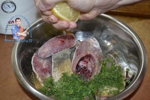 Карп в духовке с картошкой в майонезе. Карп запеченный в духовке с картошкой. Рецепт с фото кусочками