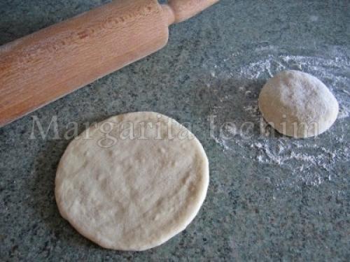 Мини-пиццы из творожного теста