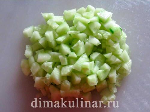 Салат с крабовыми палочками и плавленным сыром и яйцом и чесноком. Салат с плавленным сыром и крабовыми палочками