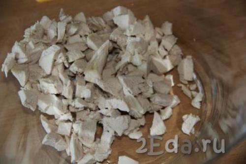 Салат с курицей крабовыми палочками и огурцом. Ингредиенты