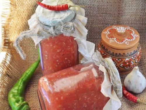 Хреновина рецепт приготовления из помидор на зиму без варки с хреном и. Хреновая закуска из помидоров с хреном и чесноком на зиму