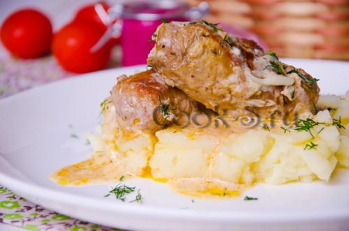 Рулетики из свинины с грибами на сковороде. Рулетики из свинины с грибами