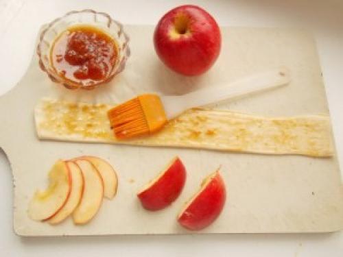 Рецепт розочки из слоеного теста с яблоками. Розочки из слоеного теста с яблоками — шикарная выпечка к чаю!