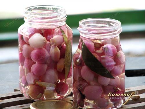 Маринованный лук в масле