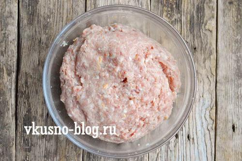 Котлеты из говядины и свинины с подливкой. Ингредиенты: