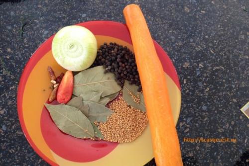 Рецепт хрустящих вкусных соленых огурцов. Сладкие хрустящие маринованные огурцы  на зиму  рецепт на 1 литр