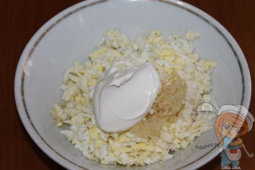 Еврейский салат с плавленным сыром и яйцом и чесноком. Еврейский салат с плавленным сыром и чесноком для тех, кто знает толк в еде!