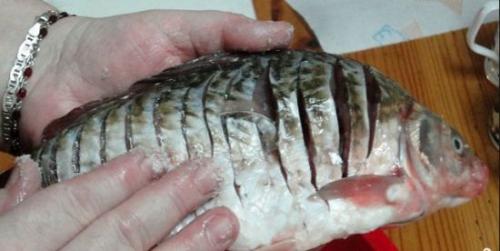 Как пожарить крупного карася. Секреты приготовления