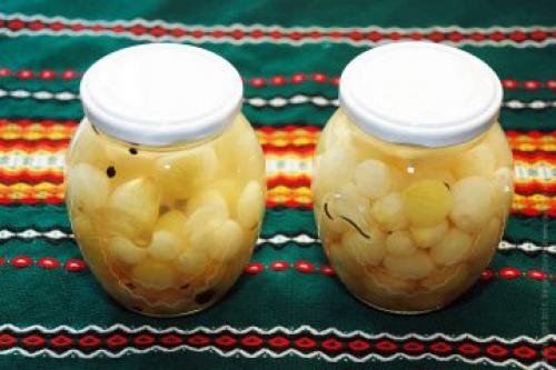 Как замариновать лук для пиццы. Ингредиенты (2 баночки по 350 мл)