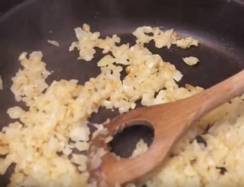 Как вкусно приготовить курицу кусочками на сковороде с подливкой. Куриные ножки тушеные в сметанном соусе на сковороде