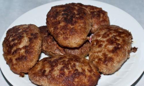 Котлеты из свинины и говядины калорийность. Сколько калорий в котлете из свинины и говядины?