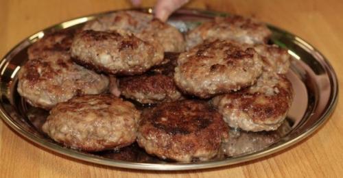 Котлеты из свинины и говядины калорийность. Сколько калорий в котлете из свинины и говядины?