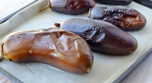 Как запечь баклажаны в духовке для икры баклажанной. Икра из печеных баклажанов