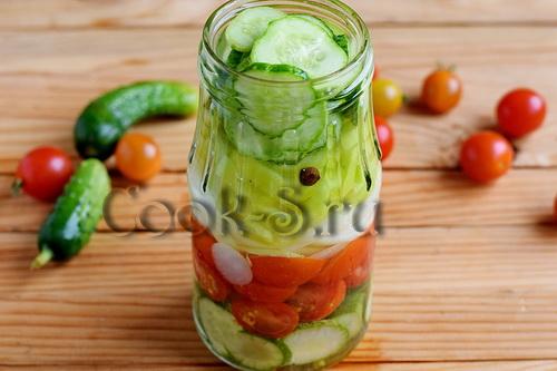 Салат слоями на зиму из овощей (огурец, помидор, перец, лук)