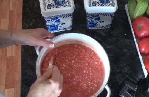 Рецепт хреновины из помидор и хрена на зиму с чесноком без варки. Классический рецепт приготовления хреновины из помидор и чеснока