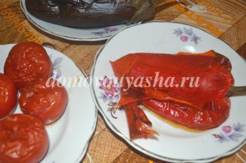 Как в духовке запечь баклажаны целиком для икры. Баклажанная икра рецепт приготовления из запеченных овощей.