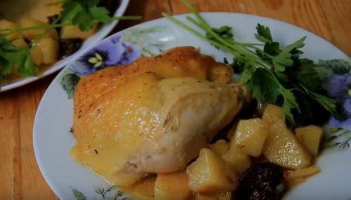 Как вкусно запечь курицу кусочками в духовке с картошкой. Рецепт курицы, приготовленной целиком с картошкой и черносливом в рукаве