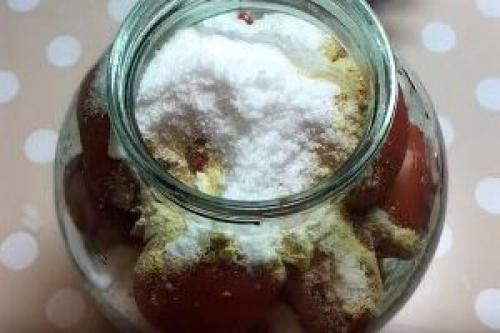 Помидоры в бочке на зиму с горчицей холодным способом на зиму в банках. Помидоры холодным способом с горчицей, которые могут храниться до весны