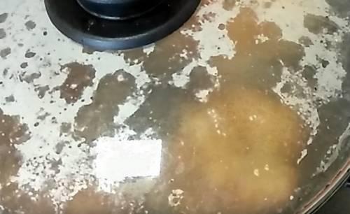 Рубленные куриные котлетки с крахмалом и сыром. Рубленные куриные котлеты с сыром, зернами горчицы, чесноком и зеленью